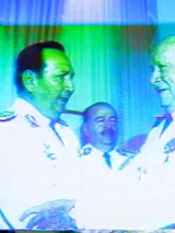 photo Derrière les drapeaux, le soleil