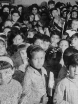 photo Derrière les drapeaux, le soleil